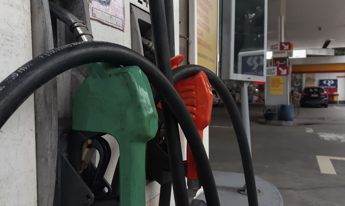 Petrobras aumenta preços de venda de gasolina em 7,4% para as distribuidoras