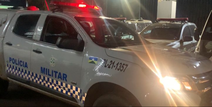 Bando invade casa, rende família e foge com equipamentos e carro