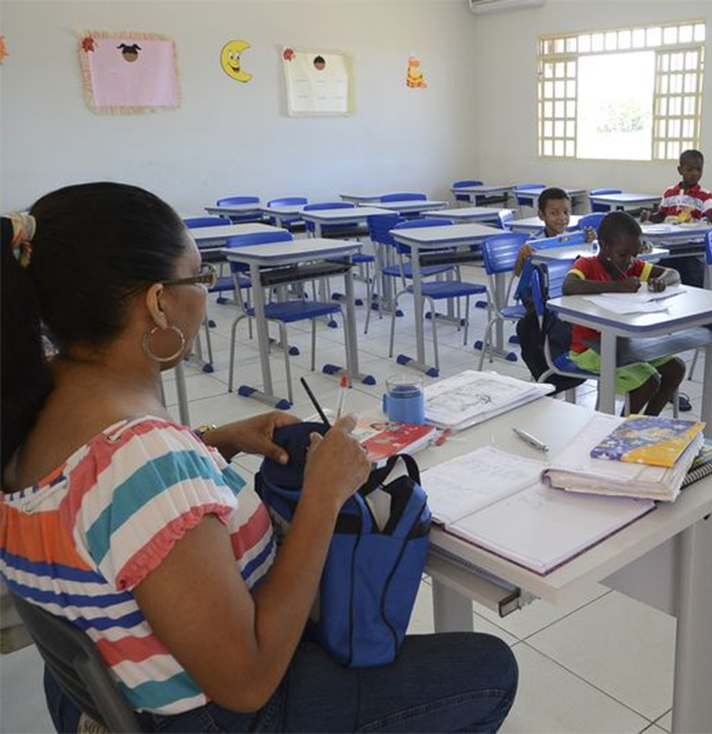 Piso nacional dos professores sobe para R$ 4.420,55