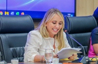 Ieda Chaves indica a elaboração de projeto de lei que prevê isenção de taxa de inscrição em certames 