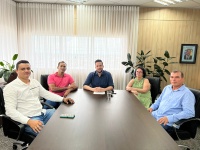Chefe de gabinete do deputado Alex Redano recebe vereadora de Ariquemes
