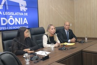 Comissão analisa projetos para proteger crianças e adolescentes e exalta Dia Mundial da Conscientização do Autismo 