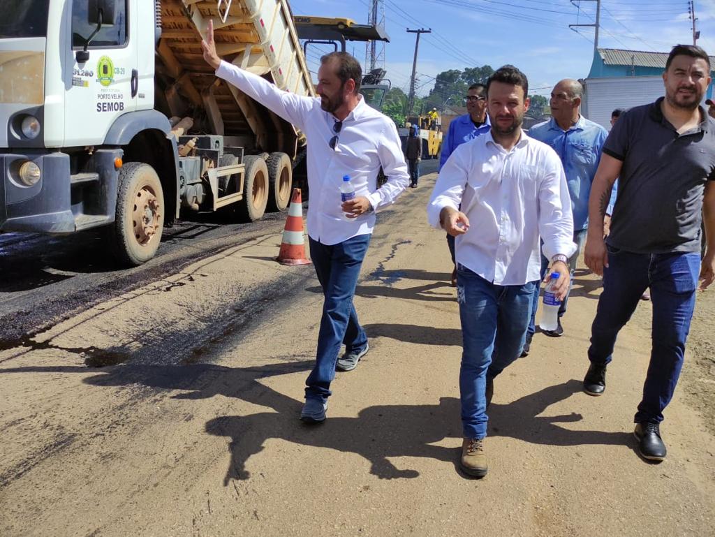Hildon Chaves e o secretário de Obras fiscalizaram o serviço na manhã desta quinta (27)