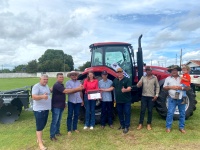 Deputada Lebrinha realiza entrega de trator agrícola,Mais um investimento para fortalecer as ações da agricultura familiar na zona rural. em Urupá