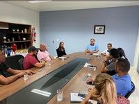 Deputada Lebrinha participa de entrega de veículo e defende investimentos na educação e no social