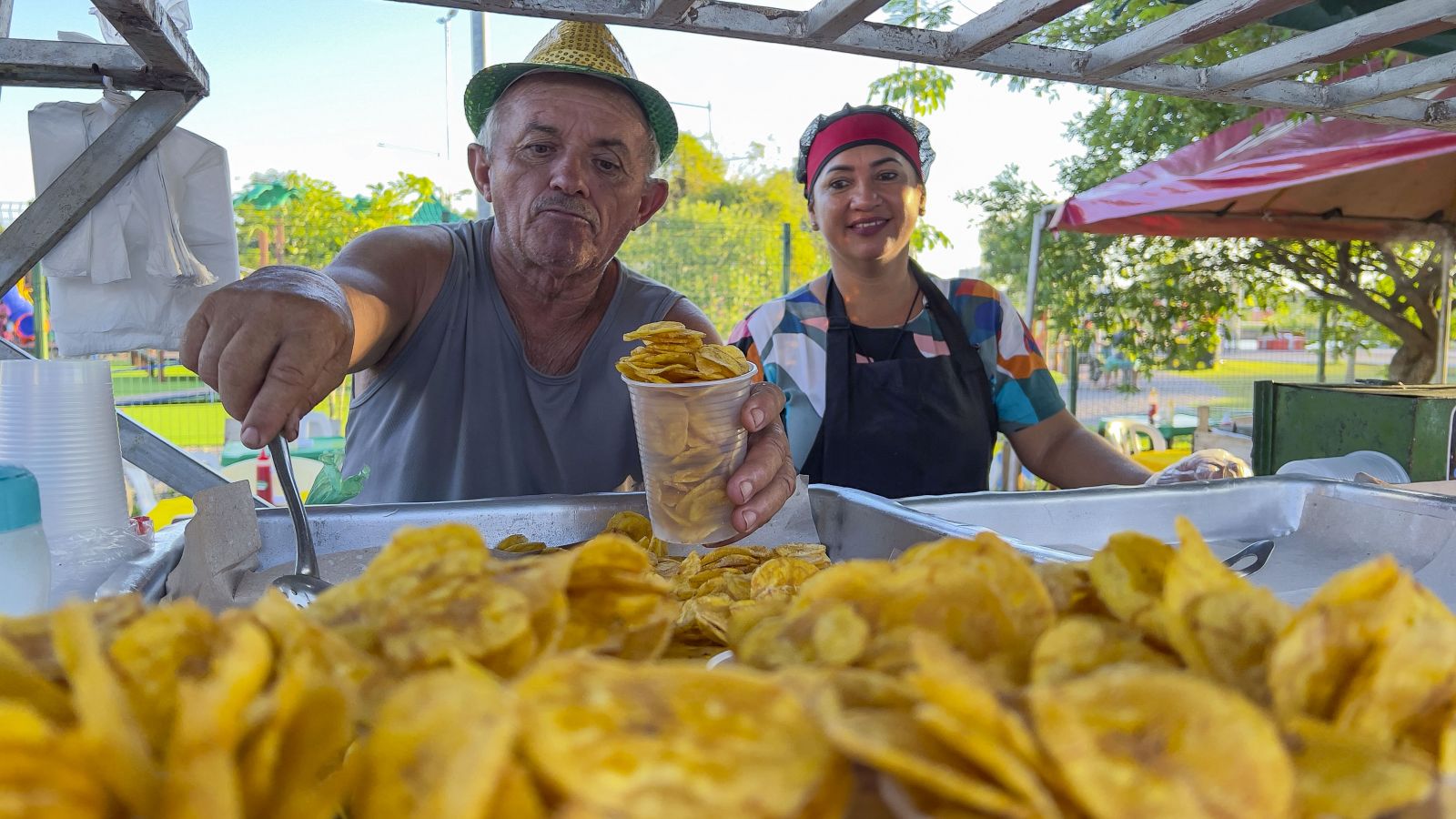 Foram disponibilizadas 52 vagas para a venda de comidas típicas, restaurantes, pastelarias e outros