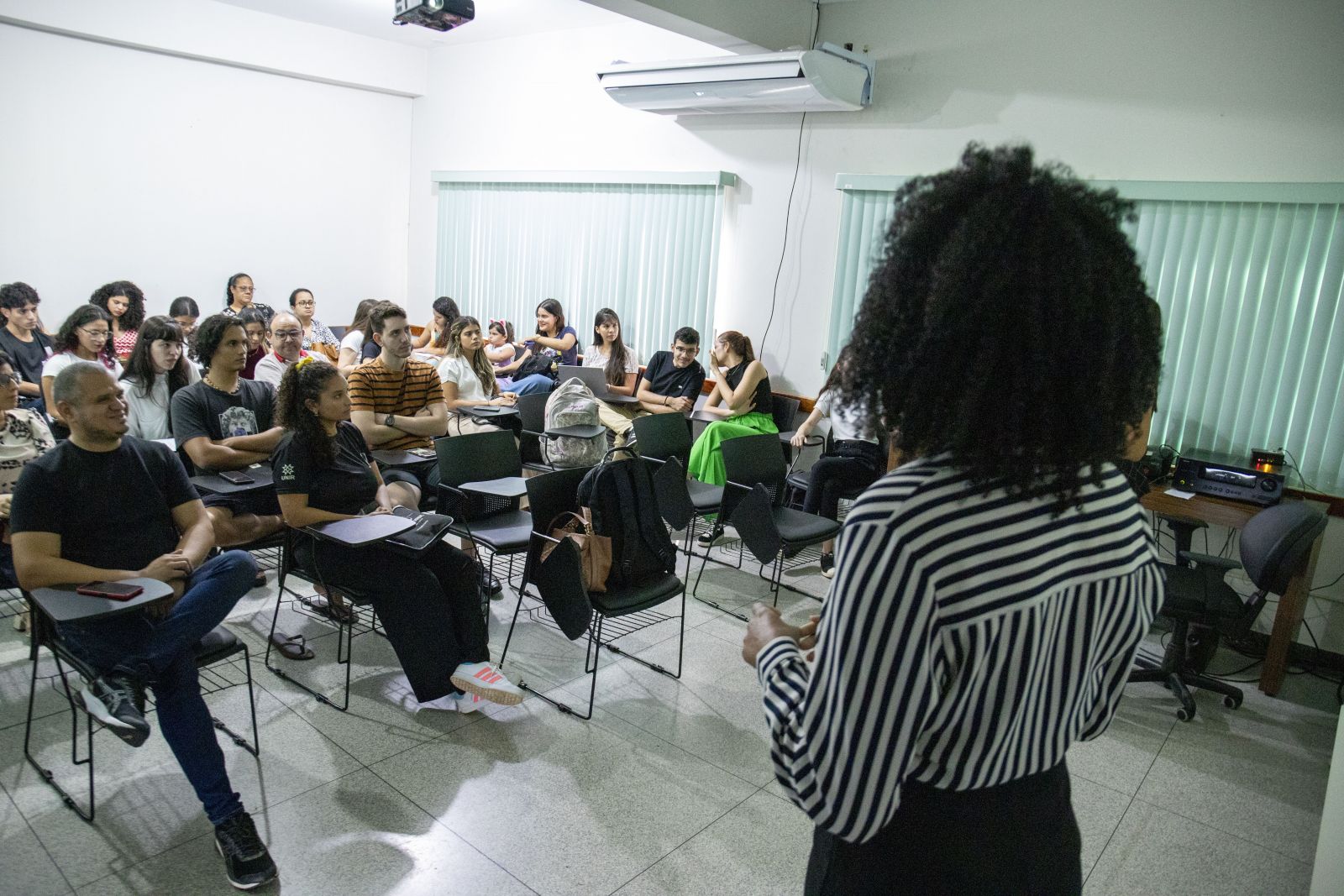 O PET-Saúde tem como pressuposto a educação pelo trabalho