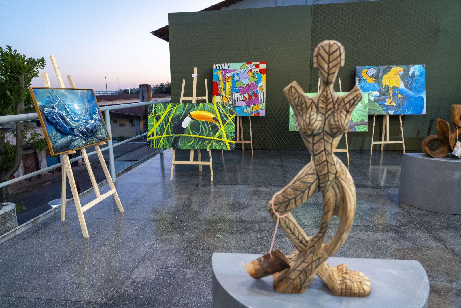 Durante o evento houve exposição de arte e apresentação artística
