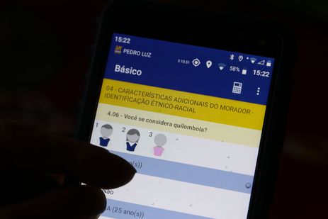 Questionário básico de recenseamento do IBGE com a pergunta específica para localidades quilombolas. Censo demográfico do IBGE identifica pela primeira vez a população e o território das comunidades quilombolas no Brasil.