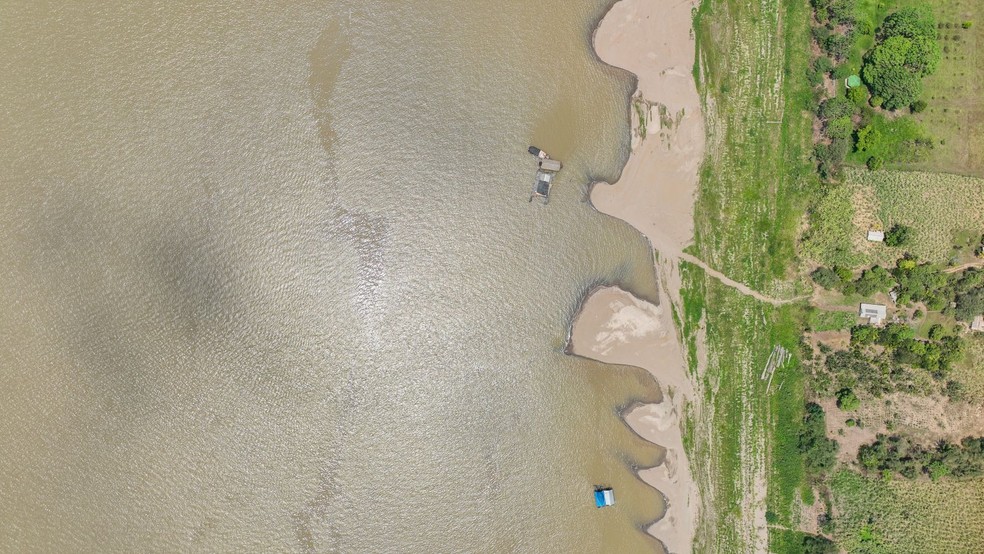 Seca do rio Madeira causa surgimento de bancos de areia em Porto Velho — Foto: Leandro Morais