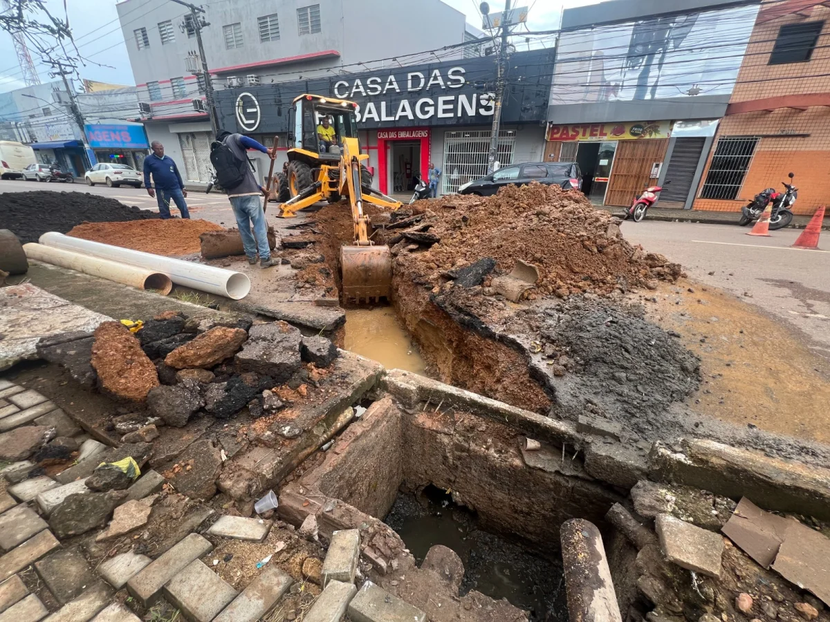 Prefeitura também está realizando a reforma da boca de lobo
