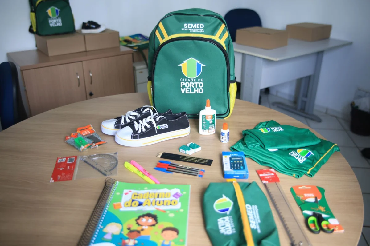 Ao todo, serão distribuídos 46.746 kits para alunos e 2.984 kits para professores
