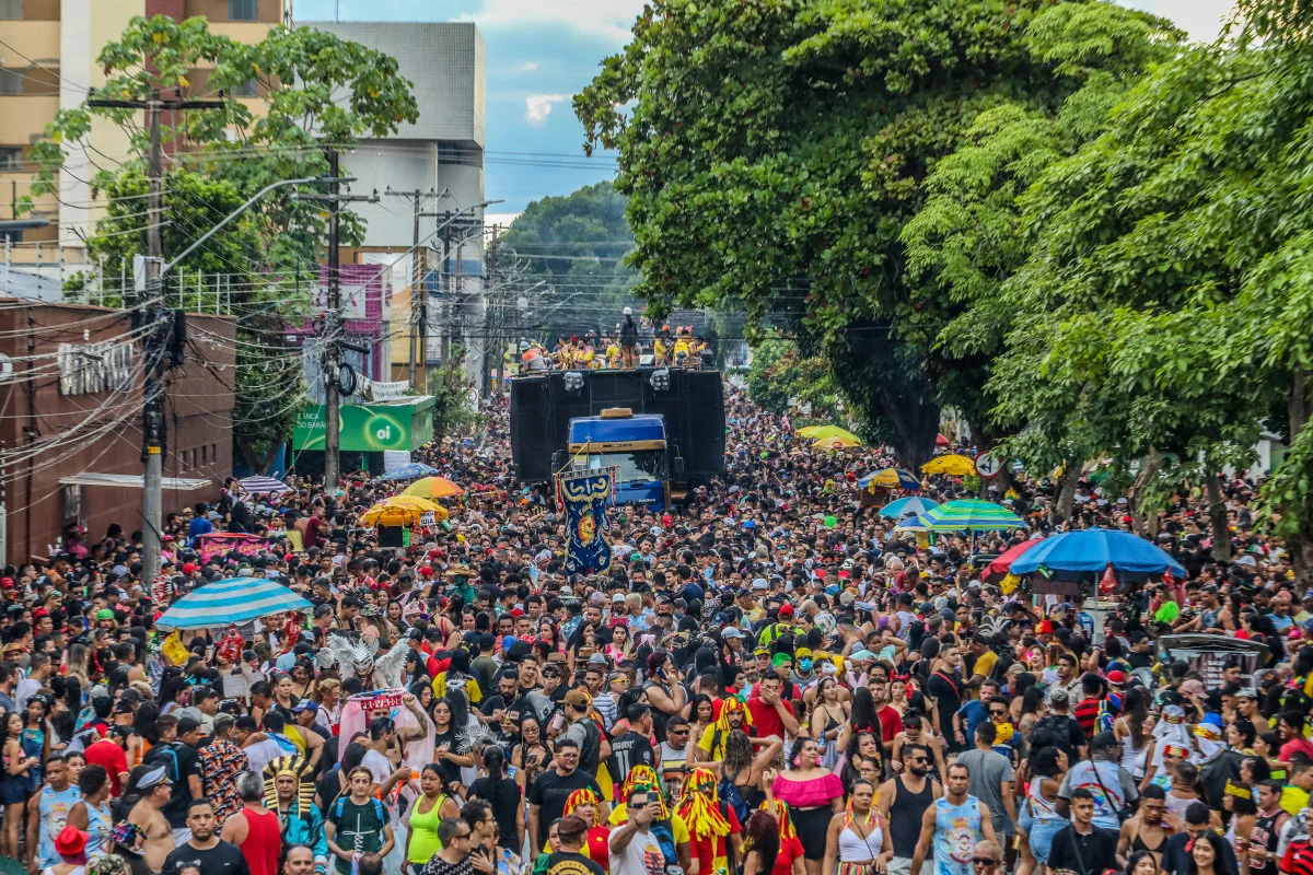 As equipes de fiscalização deverão comparecer aos locais dos eventos com antecedência mínima de 30 minutos antes do início dos blocos
