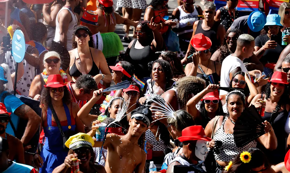 Rio de Janeiro (RJ), 01/03/2025 - Foliões se divertem no 106º desfile do Cordão da Bola Preta, no centro da cidade. Foto: Tânia Rêgo/Agência Brasil