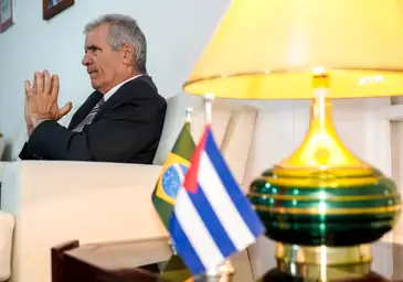 12.02.2026 - Brasília - Entrevista exclusiva com o Embaixador de Cuba no Brasil, Adolfo Curbelo Castellanos, na Embaixada de Cuba em Brasília. Foto: Rafa Neddermeyer/Agência Brasil