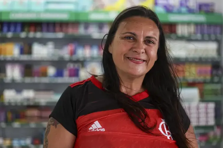 Brasília (DF), 30/01/2026 - A atendente de farmácia Renata Correa fala sobre a isenção no Imposto de Renda para quem ganha até 5mil reais.Foto: Marcelo Camargo/Agência Brasil