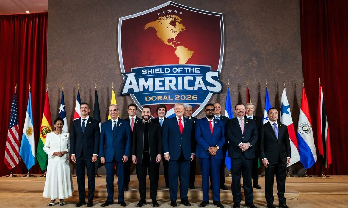 EUA - 08/-3/2026 -  O presidente Donald J. Trump com líderes de toda a América Latina na Cúpula Escudo das Américas.. Foto: White House