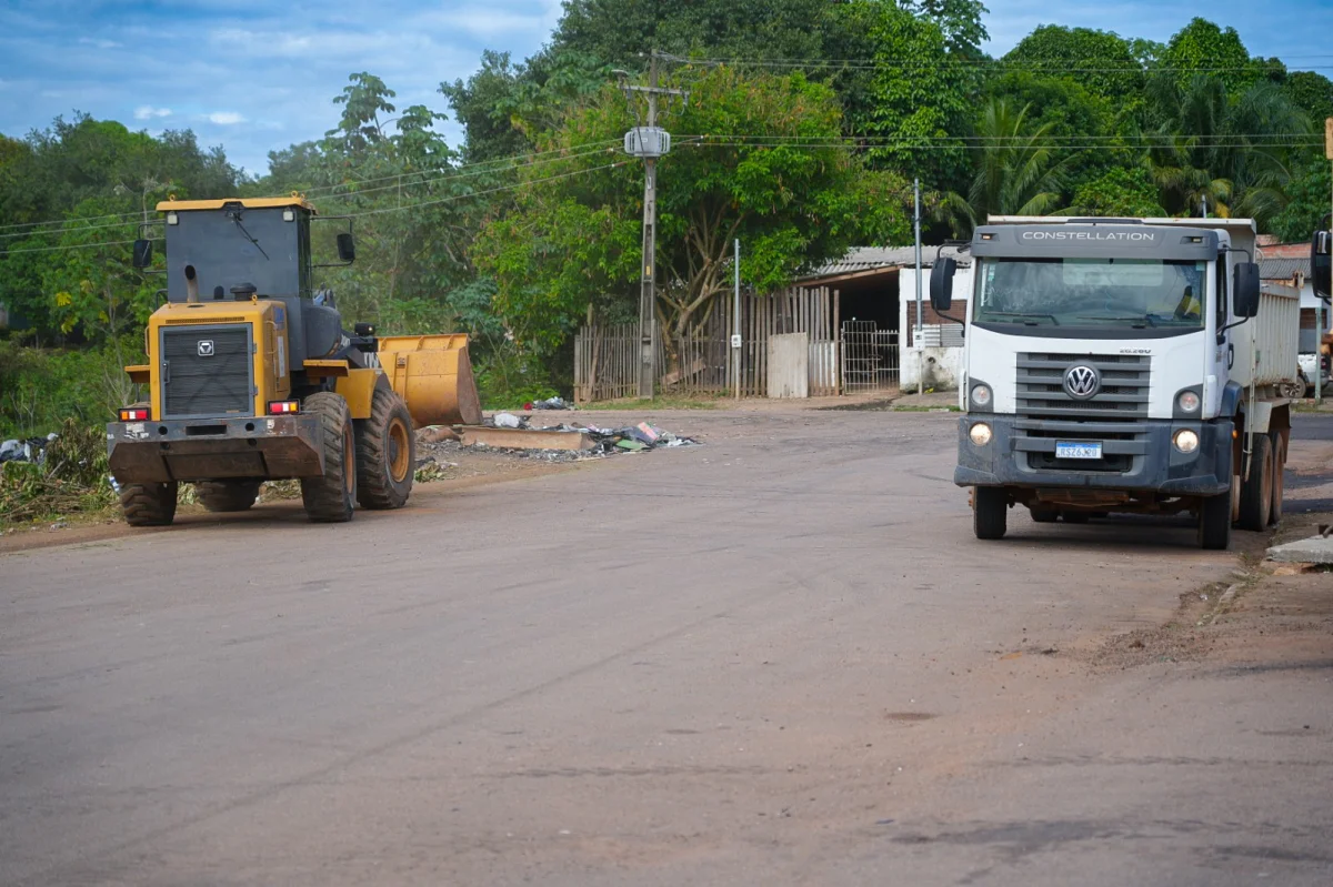 Equipes de trabalho coordenadas pela Seinfra realizaram a limpeza da área