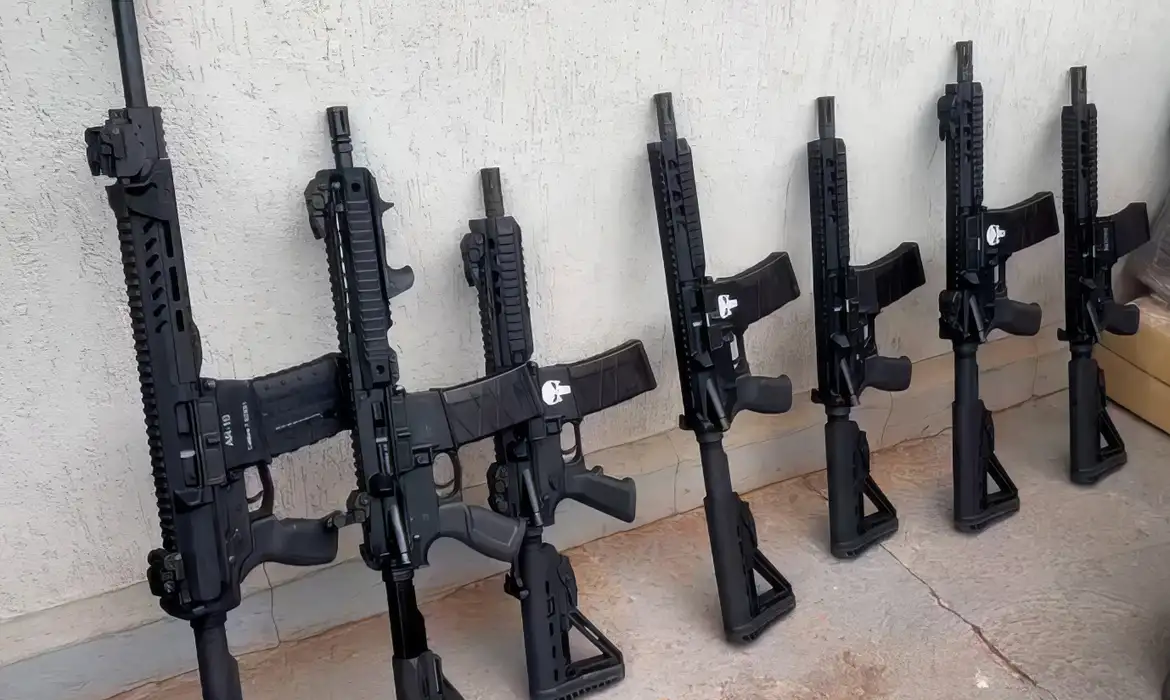 PF/Divulgação Operação da PF apreende grande quantidade de maconha e armas, no Paraná. Foto: PF/Divulgação