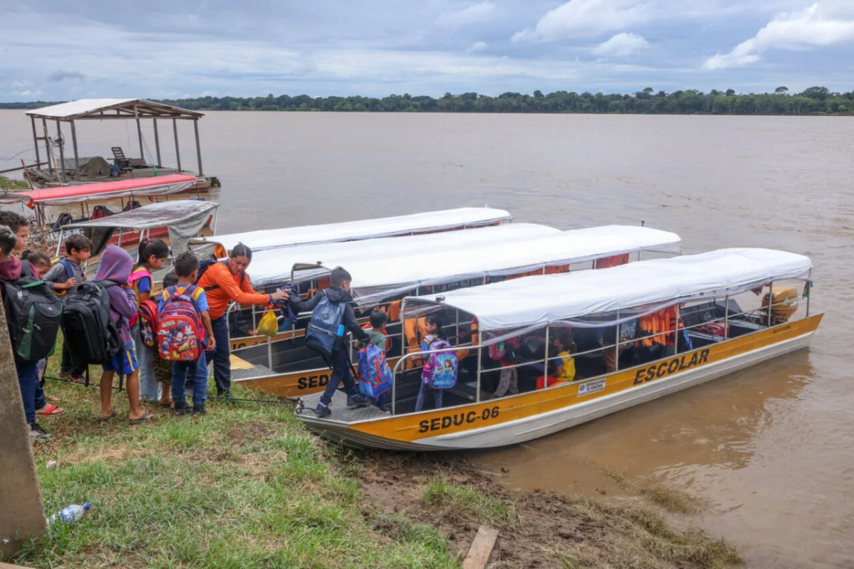 Transporte escolar fluvial garante acesso à educação e transforma a realidade de comunidades ribeirinhas | Acontece Rondônia - Jornalismo de Credibilidade!
