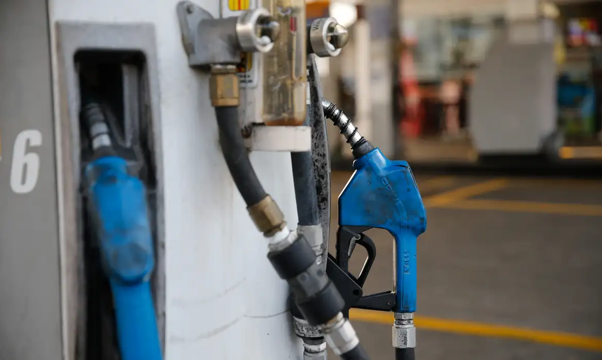 Fernando Frazão/Agência Brasil Greve de caminhoneiros causa desabastecimento de combustível em postos de gasolina da cidade de Teresópolis, na região serrana do Rio de Janeiro.