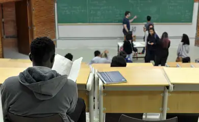 UnB foi a primeira universidade federal a adotar sistema de cotas raciais

UnB reserva vagas para negros desde o vestibular de 2004

Percentual de negros com diploma cresceu quase quatro vezes desde 2000, segundo IBGE