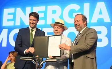 Brasília (DF), 08/05/2026 - Presidente da República, Luis Inácio Lula da Silva, e o ministro de Minas e Energia, Alexandre Silveira, durante cerimônia de Anúncios de Investimentos no setor de energia e Lançamento de Campanha (Sente a Energia). Foto: Ricardo Botelho/MME