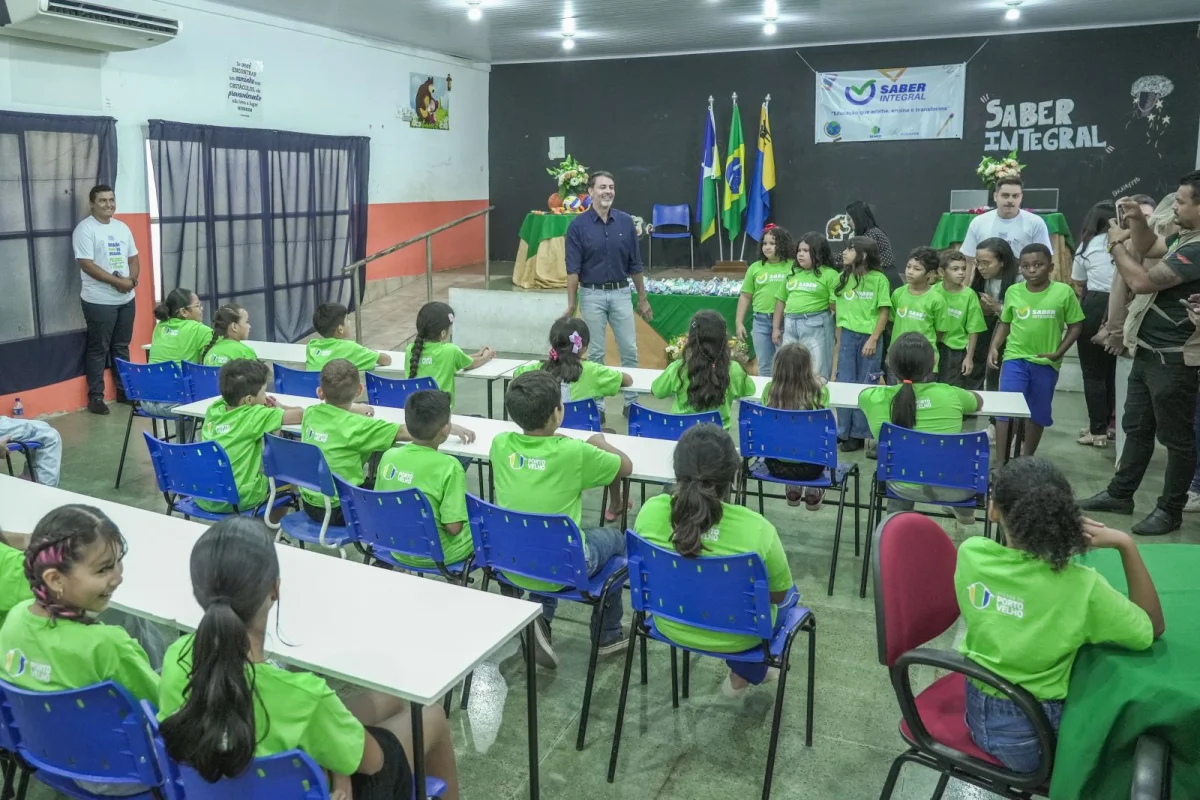 Alunos receberam kits de higiene bucal e participaram de uma atividade prática