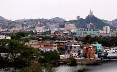 Rio de Janeiro (RJ), 02/11/2025 - Vista da igreja da Penha, Compleo do Alemão e Complexo da Penha, zona norte do Rio. Foto: Tânia Rêgo/Agência Brasil