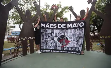 Santos (SP), 13/04/2026 - 20 anos dos crimes de Maio .  Debora Maria da Silva , mãe de Rogério, assassinado pela PM de São Paulo. Foto: Paulo Pinto/Agência Brasil