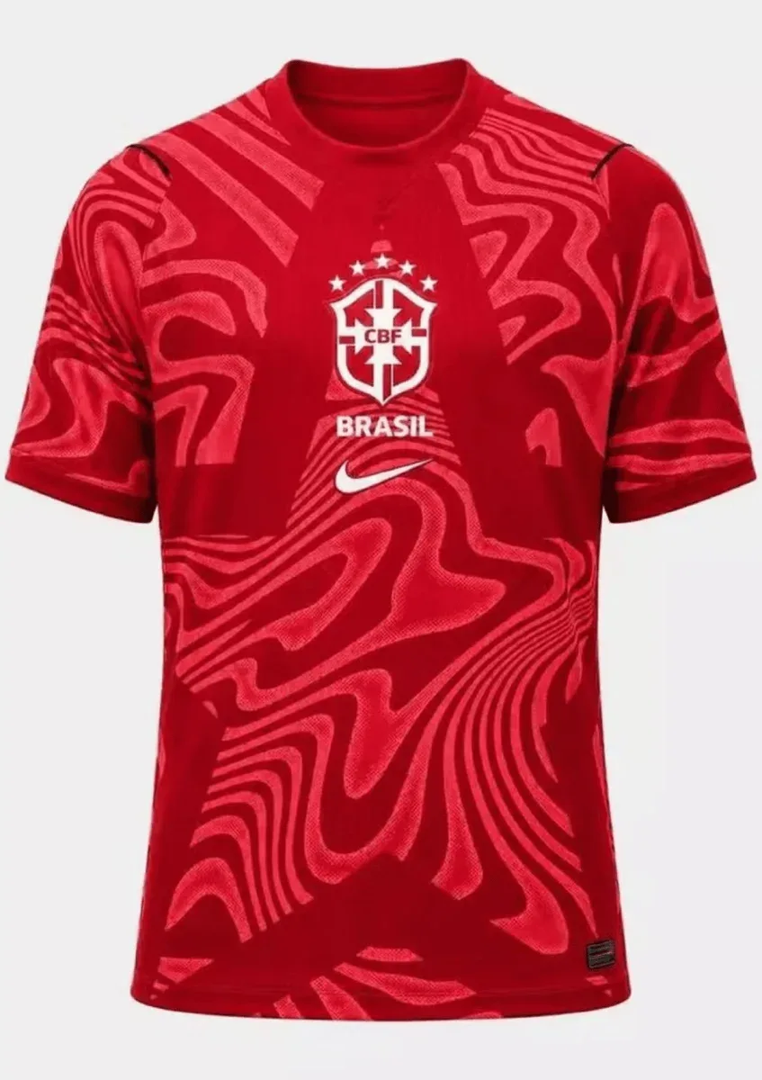 foto com cor. camisa vermelha goleiro seleção brasileira - metrópoles