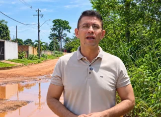 Pedro Geovar cobra recuperação de rua no Nova Esperança