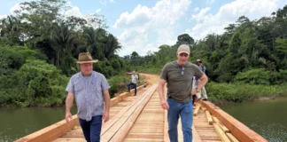 Pedro Fernandes acompanha obras do DER na Ponte do Cabeça, na RO-010