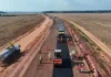 Acesso ao Porto Novo avança com pavimentação de 3 quilômetros e construção de pontes