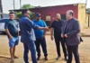 Dr. Júnior Queiroz vai a campo acompanhar demanda por drenagem e tapa-buracos no bairro Castanheira