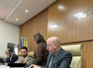 Vereador Gedeão Negreiros solicita implantação de faixa de pedestres e redutor de velocidade no Bairro Agenor de Carvalho