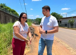 Pedro Geovar cobra melhorias em frente à Escola Padre Zenildo